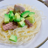 夏にピッタリ❗️鯖の水煮缶とアボカドぶっかけ素麺